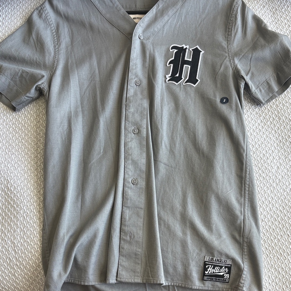 Hollister Gray Short Sleeve Shirt with H Logo